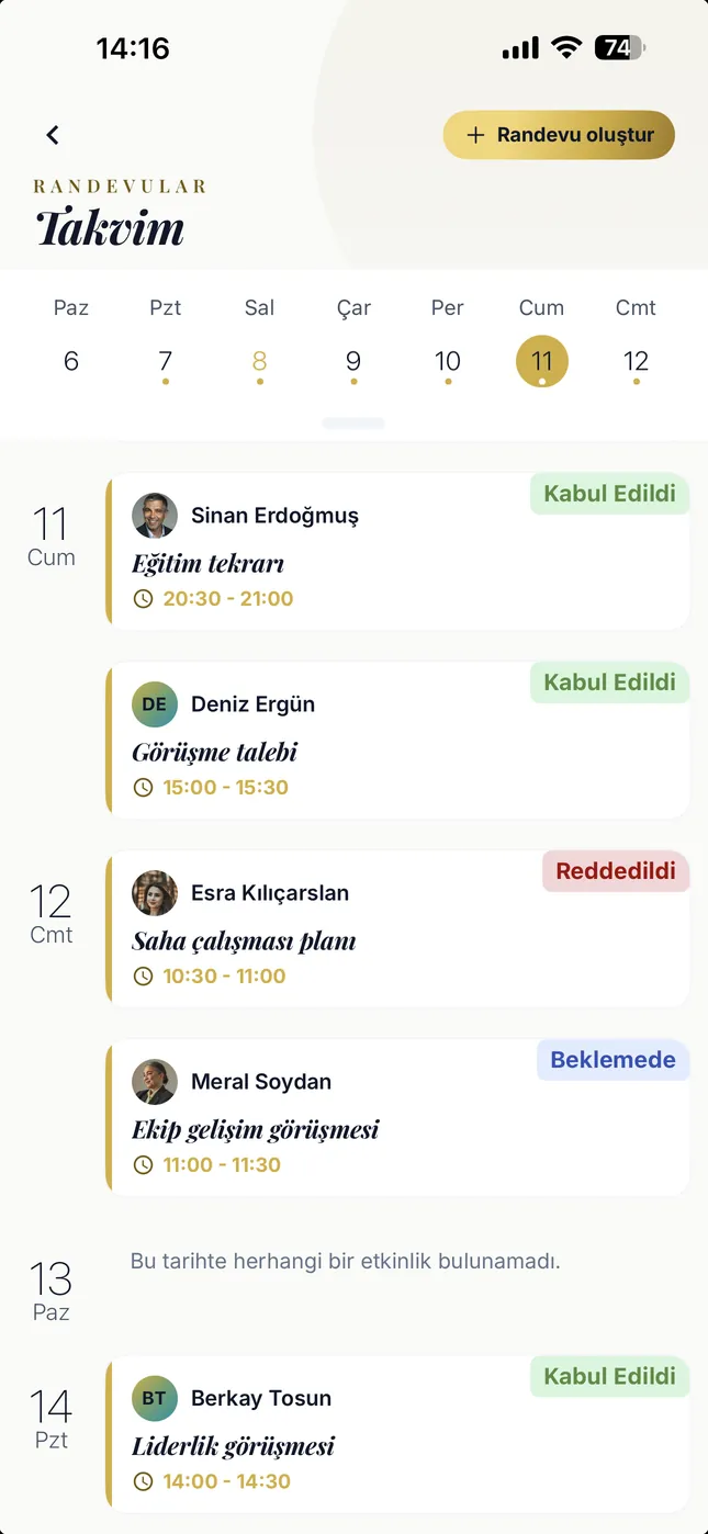 Appointments screen, calendar: the days of the week on top and appointment cards with their hours and status underneath.