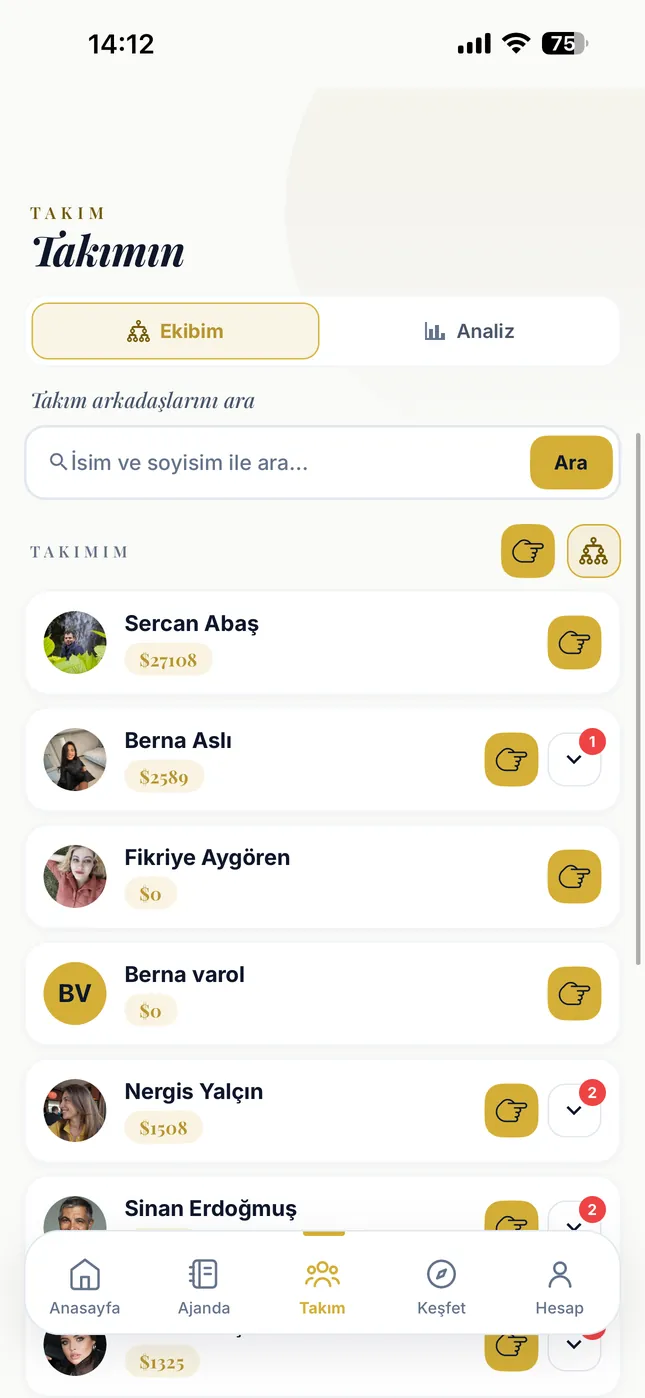 Team screen, my team tab: team members listed by name.